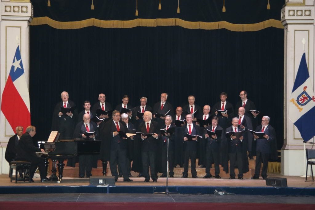 Coro Alma de Coímbra (Portugal) durante su presentación en el Aula Magna U. de Santiago. Foto: Departamento de Comunicaciones U. de Santiago